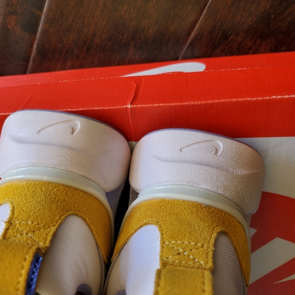 Nike Shoes 8 - Picture 5 of 7